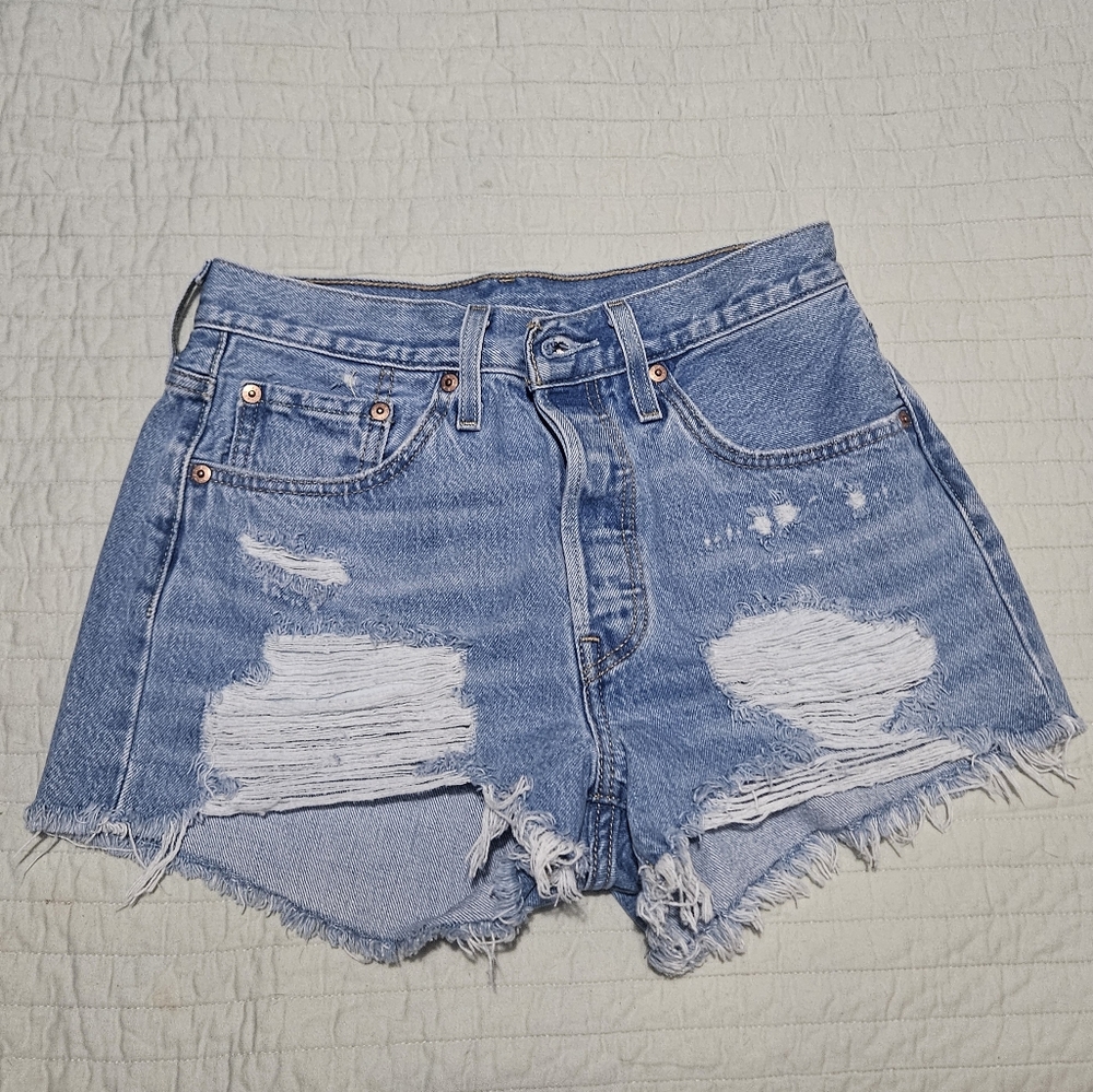 Levi 501 distressed demin shorts